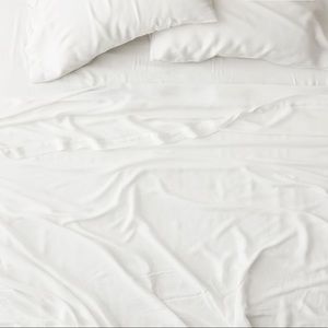 West Elm Excellent Condition White Silky Brushed TENCEL™ King Sheet Set